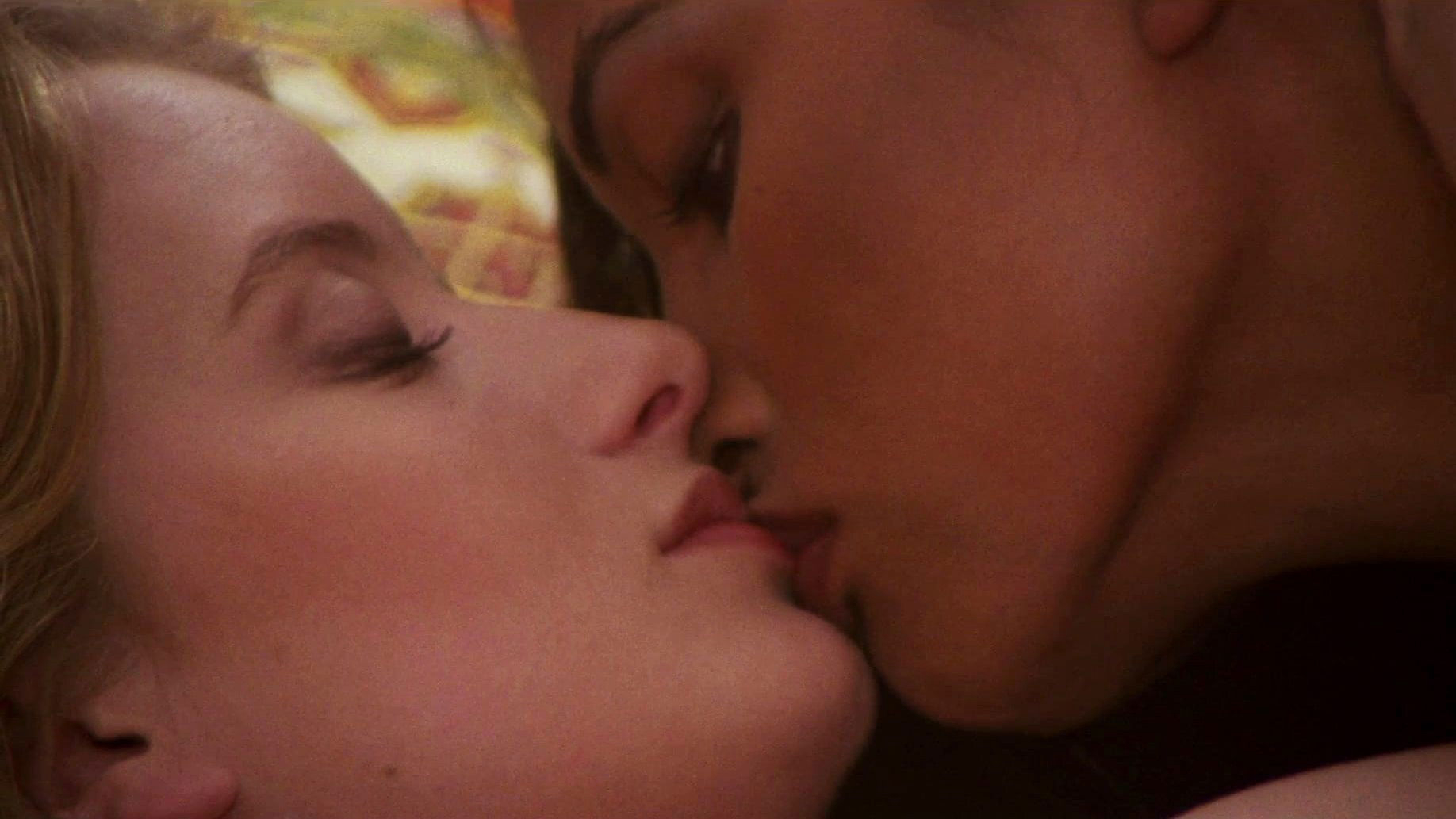 Emanuelle Vòng Quanh Thế Giới - Ảnh 2